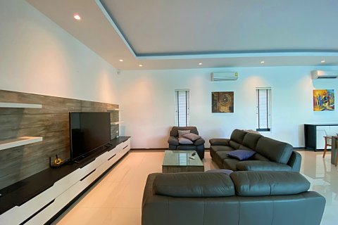 Chalet de 3 dormitorios en Hua Hin, Tailandia № 168660 - foto 29