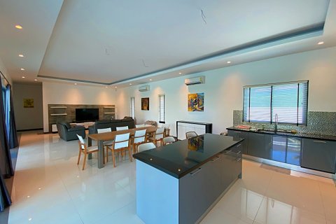 Chalet de 3 dormitorios en Hua Hin, Tailandia № 168660 - foto 20