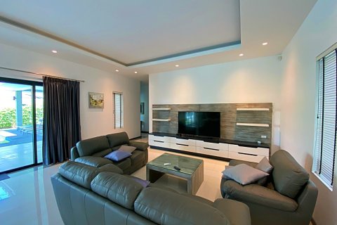 Chalet de 3 dormitorios en Hua Hin, Tailandia № 168660 - foto 28