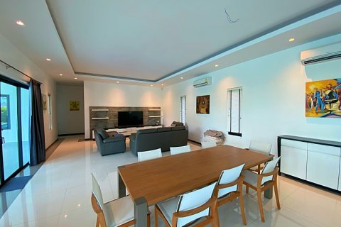 Chalet de 3 dormitorios en Hua Hin, Tailandia № 168660 - foto 25
