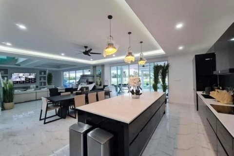 Chalet de 4 dormitorios en Hua Hin, Tailandia № 168663 - foto 8