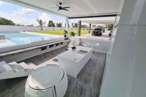 Chalet de 4 dormitorios en Hua Hin, Tailandia № 168663 - foto 17