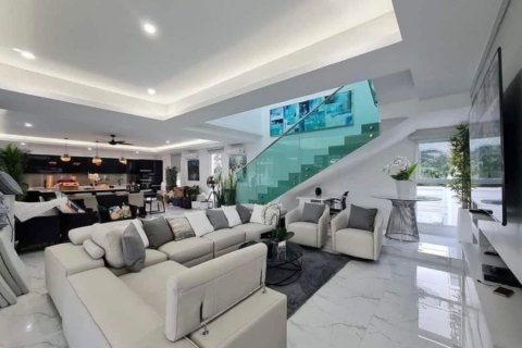 Chalet de 4 dormitorios en Hua Hin, Tailandia № 168663 - foto 9