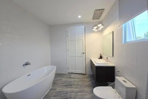 Chalet de 4 dormitorios en Hua Hin, Tailandia № 168663 - foto 13