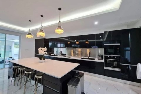 Chalet de 4 dormitorios en Hua Hin, Tailandia № 168663 - foto 7