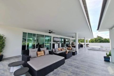 Chalet de 4 dormitorios en Hua Hin, Tailandia № 168663 - foto 5