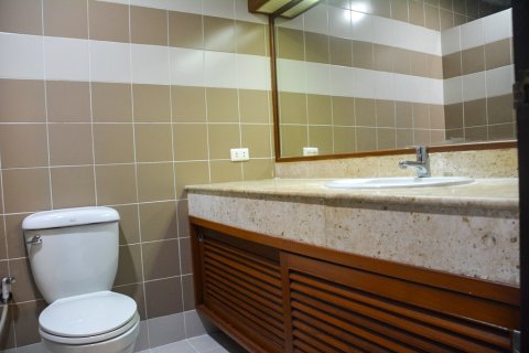 Condominio de 3 dormitorios en Bangkok, Tailandia № 66169 - foto 15