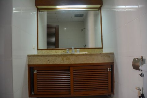 Condominio de 3 dormitorios en Bangkok, Tailandia № 66169 - foto 16