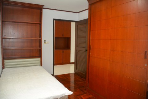 Condominio de 3 dormitorios en Bangkok, Tailandia № 66169 - foto 13
