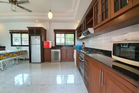 Chalet de 4 dormitorios en Hua Hin, Tailandia № 160580 - foto 8