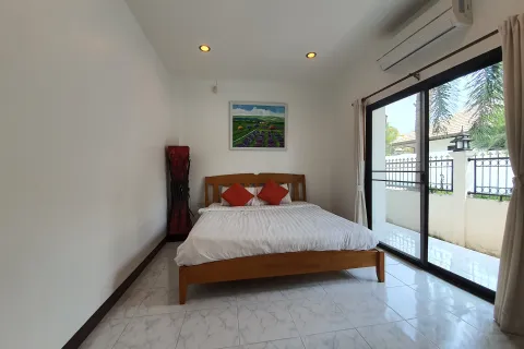 Chalet de 4 dormitorios en Hua Hin, Tailandia № 160580 - foto 9