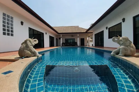 Chalet de 4 dormitorios en Hua Hin, Tailandia № 160580 - foto 3