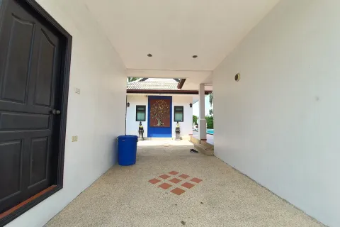 Chalet de 4 dormitorios en Hua Hin, Tailandia № 160580 - foto 21