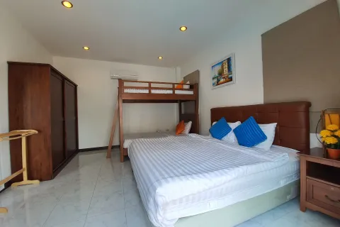 Chalet de 4 dormitorios en Hua Hin, Tailandia № 160580 - foto 13