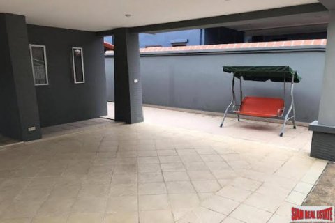 Chalet de 5 dormitorios en Pattaya, Tailandia № 202981 - foto 4