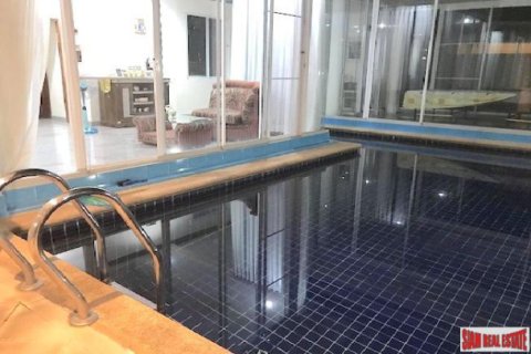 Chalet de 5 dormitorios en Pattaya, Tailandia № 202981