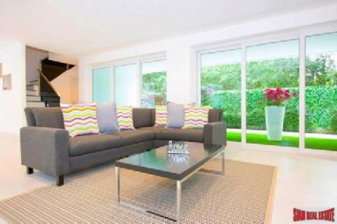 Chalet de 5 dormitorios en Pattaya, Tailandia № 202976 - foto 3