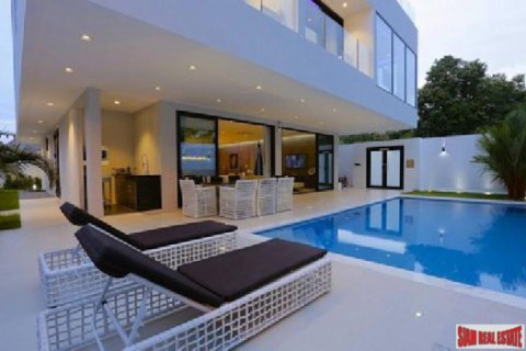 Villa in Pattaya, Thailand 8 bedrooms № 202977