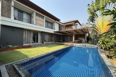 Maison à Bangkok, Thaïlande 4 chambres № 202980