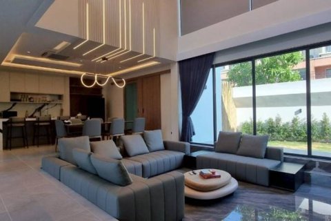 Chalet de 7 dormitorios en Sattahip, Tailandia № 157834 - foto 2