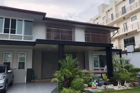 House in Pattaya, Thailand 4 bedrooms № 167640 - photo 5