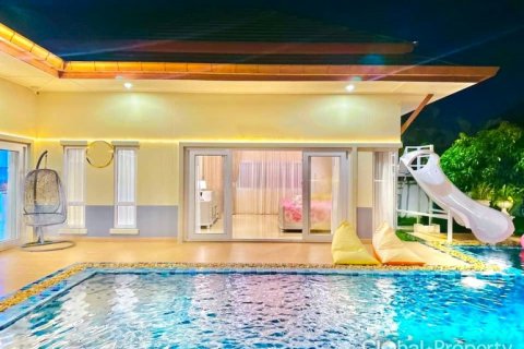 Haus in Pattaya, Thailand 4 Schlafzimmer № 113591 - Foto 3
