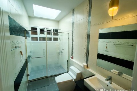 Haus in Pattaya, Thailand 4 Schlafzimmer № 113591 - Foto 29