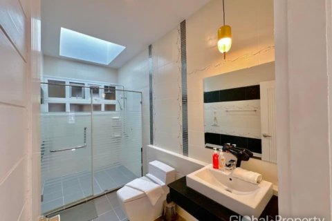 Haus in Pattaya, Thailand 4 Schlafzimmer № 113591 - Foto 15