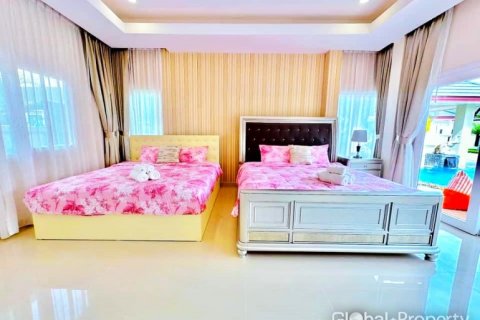 Haus in Pattaya, Thailand 4 Schlafzimmer № 113591 - Foto 16