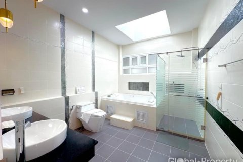 Haus in Pattaya, Thailand 4 Schlafzimmer № 113591 - Foto 20