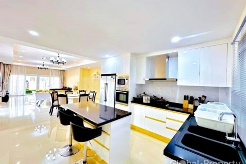 Haus in Pattaya, Thailand 4 Schlafzimmer № 113591 - Foto 8