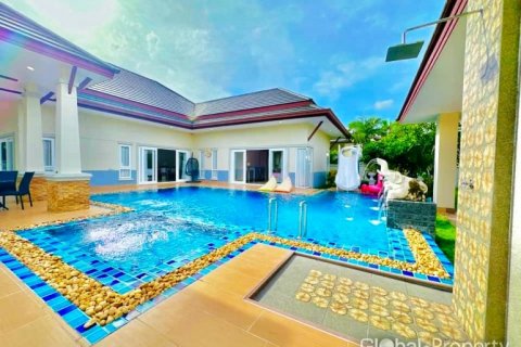 Haus in Pattaya, Thailand 4 Schlafzimmer № 113591 - Foto 2