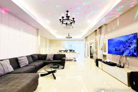 Haus in Pattaya, Thailand 4 Schlafzimmer № 113591 - Foto 5