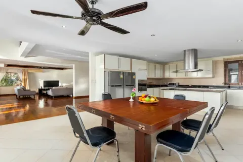 Chalet de 7 dormitorios en Patong, Tailandia № 190629 - foto 16