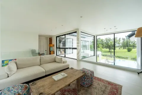 Chalet de 5 dormitorios en Bang Tao, Tailandia № 190631 - foto 8