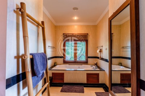 Chalet de 5 dormitorios en Layan Beach, Tailandia № 190632 - foto 10