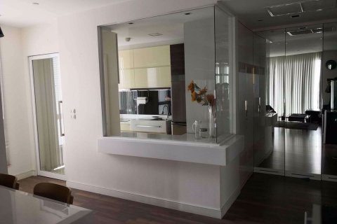 Condominio de 2 dormitorios en Phra Khanong, Bangkok, Tailandia № 47831 - foto 3