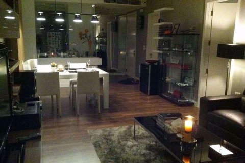 Condominio de 2 dormitorios en Phra Khanong, Bangkok, Tailandia № 47831 - foto 5