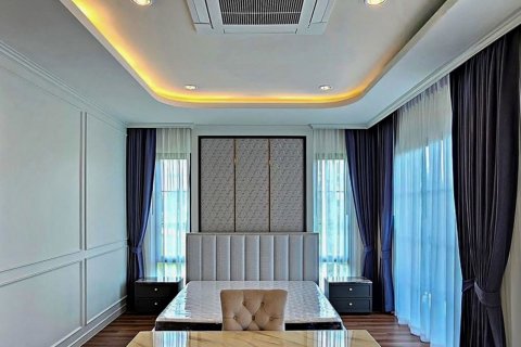 Chalet de 4 dormitorios en Chiang Mai, Tailandia № 170378 - foto 24