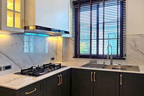 Chalet de 4 dormitorios en Chiang Mai, Tailandia № 170378 - foto 9
