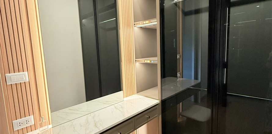 House in Bangkok, Thailand 4 bedrooms № 190282