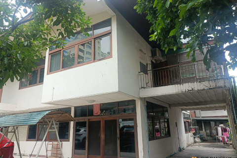Casa de 6 dormitorios en Bangkok, Tailandia № 190284 - foto 5