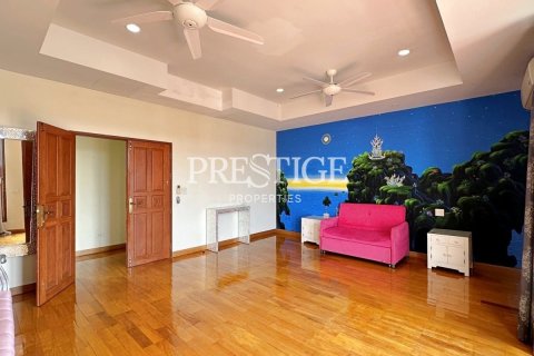 Casa de 4 dormitorios en Pattaya, Tailandia № 233459 - foto 14
