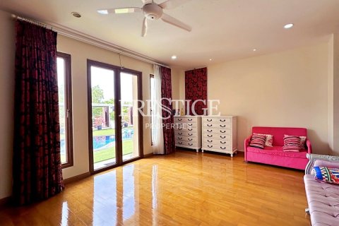 Casa de 4 dormitorios en Pattaya, Tailandia № 233459 - foto 10