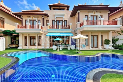 Casa de 4 dormitorios en Pattaya, Tailandia № 233459