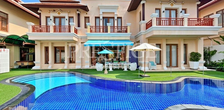 Casa de 4 dormitorios en Pattaya, Tailandia № 233459