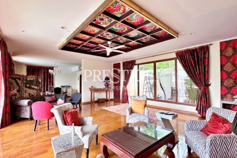 Casa de 4 dormitorios en Pattaya, Tailandia № 233459 - foto 2