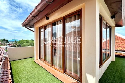 Casa de 4 dormitorios en Pattaya, Tailandia № 233459 - foto 16