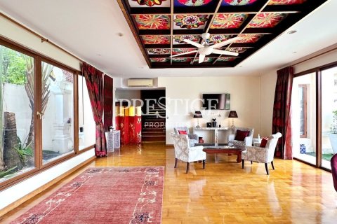Casa de 4 dormitorios en Pattaya, Tailandia № 233459 - foto 4
