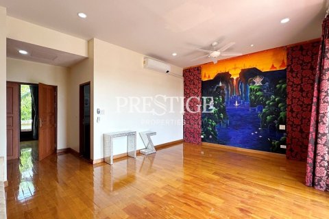 Casa de 4 dormitorios en Pattaya, Tailandia № 233459 - foto 12